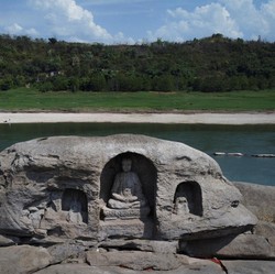 Heboh Patung Buddha Bermunculan di Sungai China, Ada Apa?