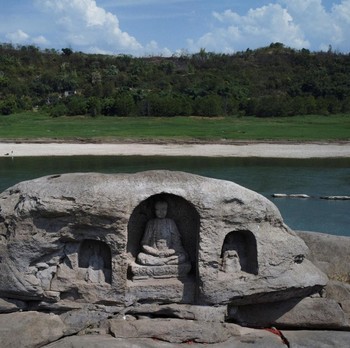 Heboh Patung Buddha Bermunculan di Sungai China, Ada Apa?