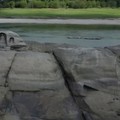 China Kenapa? Pasca Buddha, Kuil Kuno Muncul di Tengah Danau
