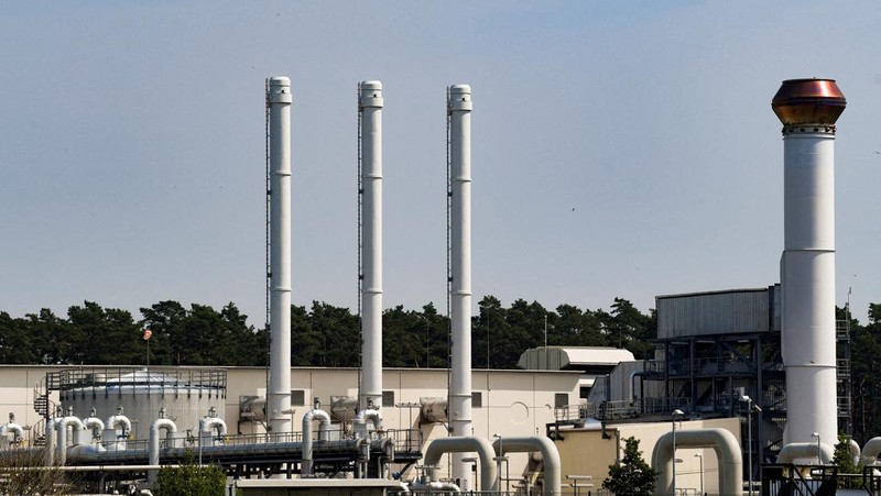 FILE PHOTO: A view shows pipes at the landfall facilities of the 'Nord Stream 1' gas pipeline in Lubmin, Germany, July 21, 2022. REUTERS/Annegret Hilse//File Photo
