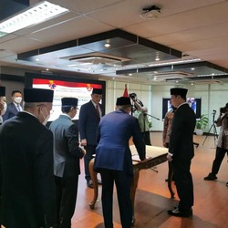 Luhut Lantik Eks Bos Bukalapak Sebagai Deputi Kemenko Marves