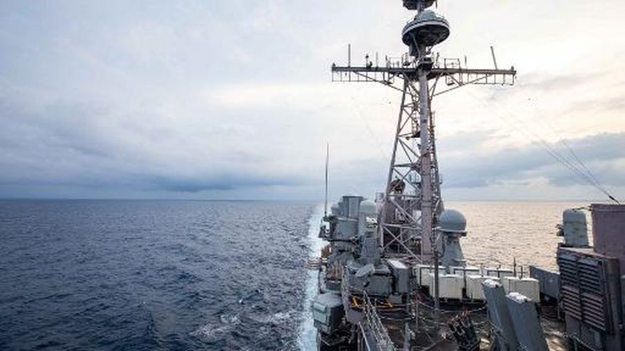 Dalam gambar selebaran ini milik Angkatan Laut AS yang diambil pada 28 Agustus 2022, kapal penjelajah berpeluru kendali kelas Ticonderoga USS Chancellorsville (CG 62) transit di Laut China Timur di Selat Taiwan selama operasi rutin yang sedang berlangsung. (AFP/JUSTIN STACK) / Justin Stack / US NAVY