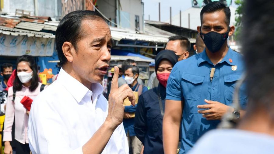 Mengawali rangkaian kunjungan kerja di Provinsi Jawa Barat, Presiden Joko Widodo didampingi Ibu Iriana Joko Widodo mengunjungi Pasar Cicaheum, Kota Bandung, pada Minggu, 28 Agustus 2022. Tiba sekitar pukul 09.21 WIB, Presiden Jokowi beserta Ibu Iriana langsung menyapa para pedagang dan menyerahkan bantuan sosial kepada para penerima manfaat. Ist