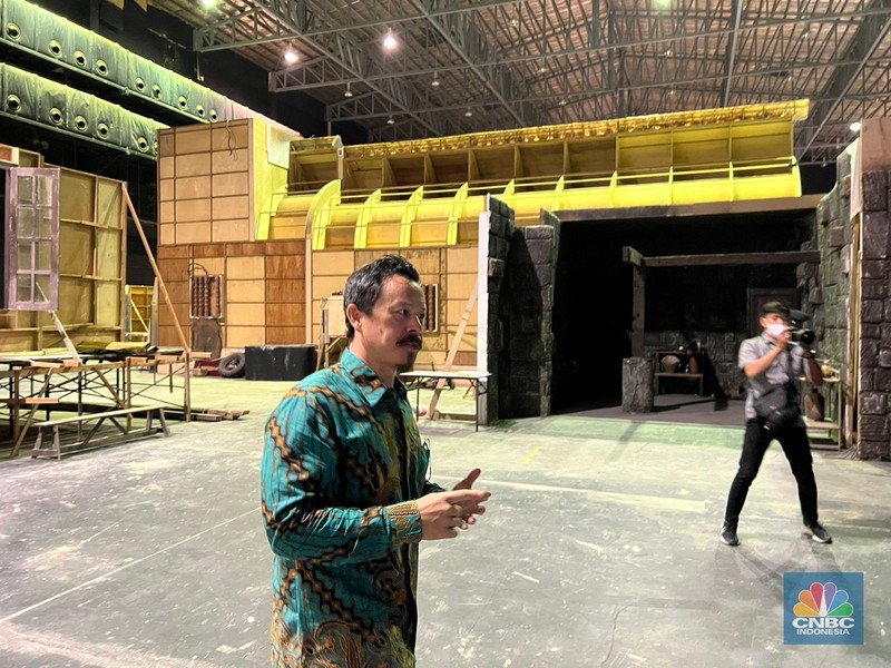 CEO Infinite Studios Mike Wiluan saat di lokasi studio film kawasan Batam, Kepulauan Riau. (CNBC Indonesia/Wahyu Daniel P)