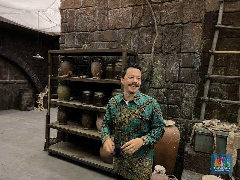 CEO Infinite Studios Mike Wiluan saat di lokasi studio film kawasan Batam, Kepulauan Riau. (CNBC Indonesia/Wahyu Daniel P)