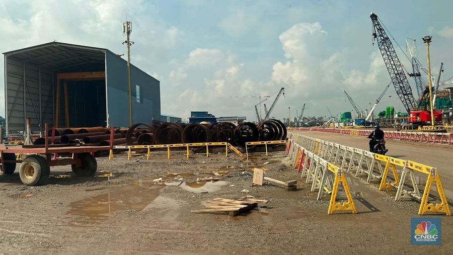 Di Indonesia sudah ada fasilitas produksi anjungan lepas pantai di Batam, Kepulauan Riau. Fasilitas ini dimiliki oleh McDermott. (CNBC Indonesia/Wahyu Daniel P)