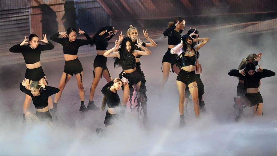 Girl group Korea Selatan BLACKPINK tampil di atas panggung selama MTV Video Music Awards di Prudential Center di Newark, New Jersey pada 28 Agustus 2022. (AFP via Getty Images/ANGELA WEISS)