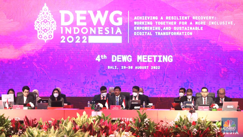 Menteri Komunikasi dan Informatika RI, Johnny G Plate membuka dan menghadiri Kelompok Kerja Ekonomi Digital Group of Twenty atau Digital Economy Working Group (4th DEWG Meeting) G20 pada 29-30 Agustus 2022 di Hotel Mulia Resort Nusa Dua, Bali , Senin (29/8/2022). (CNBC Indonesia/Muhammad Sabki)