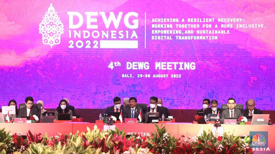 Menteri Komunikasi dan Informatika RI, Johnny G Plate membuka dan menghadiri Kelompok Kerja Ekonomi Digital Group of Twenty atau Digital Economy Working Group (4th DEWG Meeting) G20 pada 29-30 Agustus 2022 di Hotel Mulia Resort Nusa Dua, Bali , Senin (29/8/2022). (CNBC Indonesia/Muhammad Sabki)