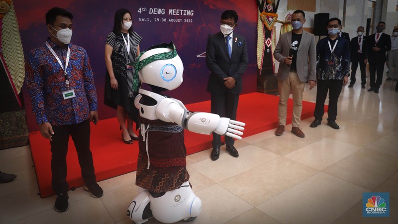 Robot 5G di pertemuan keempat Digital Economy Working Grop (4th DEWG) Presidensi G20 Indonesia di Nusa Dua, Bali, Senin (29/8/2022). (CNBC Indonesia/Muhammad Sabki) Robot 5G di pertemuan keempat Digital Economy Working Grop (4th DEWG) Presidensi G20 Indonesia di Nusa Dua, Bali, Senin (29/8/2022). (CNBC Indonesia/Muhammad Sabki)