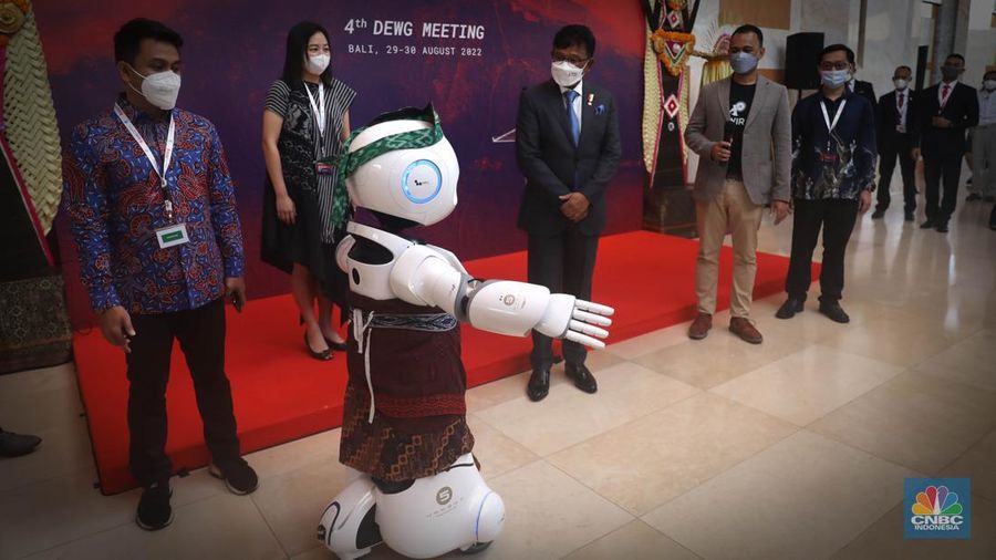Robot 5G di pertemuan keempat Digital Economy Working Grop (4th DEWG) Presidensi G20 Indonesia di Nusa Dua, Bali, Senin (29/8/2022). (CNBC Indonesia/Muhammad Sabki)