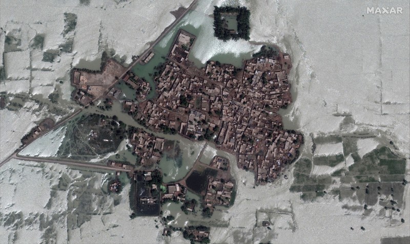 Satelit Maxar Technologies menunjukkan banjir, di Rajanpur, Pakistan. (VIA REUTERS/MAXAR TECHNOLOGIES) Satelit Maxar Technologies menunjukkan banjir, di Rajanpur, Pakistan. (VIA REUTERS/MAXAR TECHNOLOGIES)