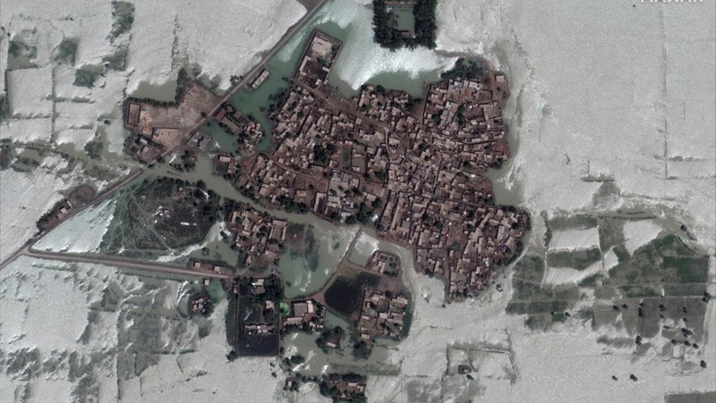 Satelit Maxar Technologies menunjukkan banjir, di Rajanpur, Pakistan. (VIA REUTERS/MAXAR TECHNOLOGIES)
