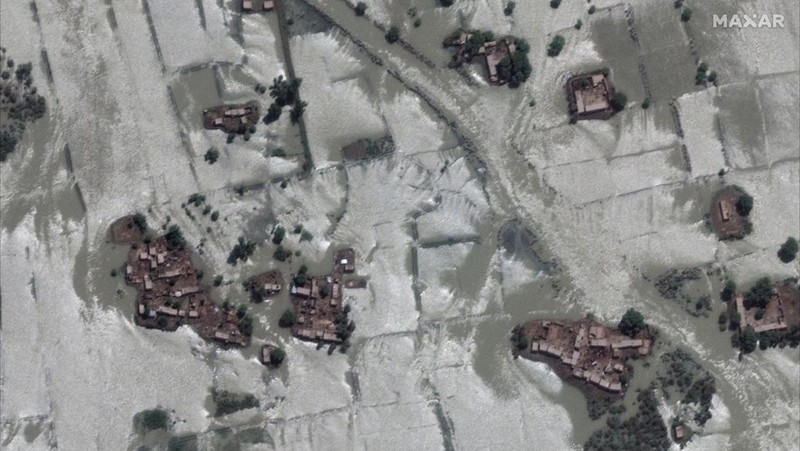 Satelit Maxar Technologies menunjukkan banjir, di Rajanpur, Pakistan. (VIA REUTERS/MAXAR TECHNOLOGIES)