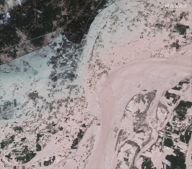 Satelit Maxar Technologies menunjukkan banjir, di Rajanpur, Pakistan. (VIA REUTERS/MAXAR TECHNOLOGIES) Satelit Maxar Technologies menunjukkan banjir, di Rajanpur, Pakistan. (VIA REUTERS/MAXAR TECHNOLOGIES)