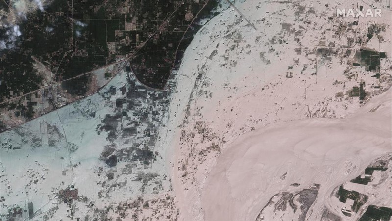 Satelit Maxar Technologies menunjukkan banjir, di Rajanpur, Pakistan. (VIA REUTERS/MAXAR TECHNOLOGIES)