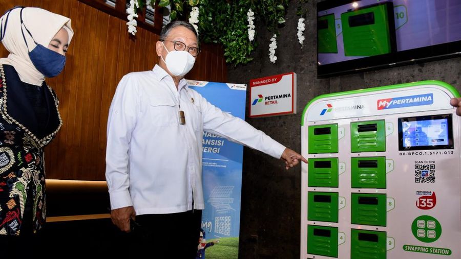 Menteri ESDM Arifin Tasrif Meninjau Swap Station untuk Motor Listrik