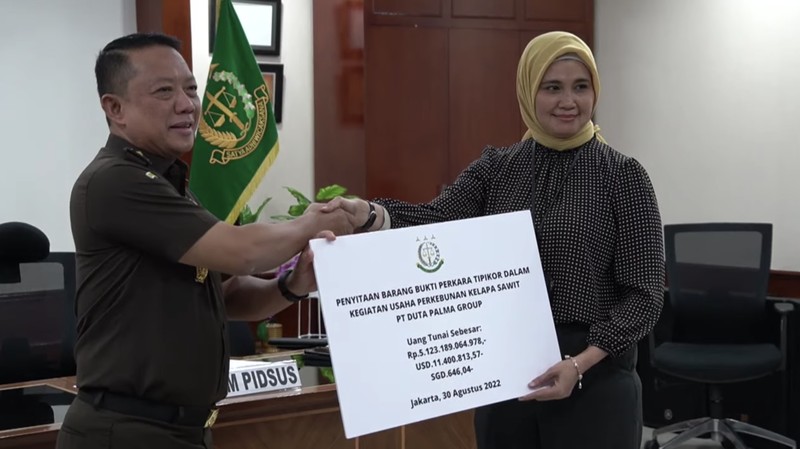 Perkembangan Perkara PT DUTA PALMA GROUP atas nama Tersangka SD, aset telah disita , serta hasil penghitungan kerugian perekonomian negara dalam perkara PT Duta Palma Group oleh BPKP, Selasa (30/8/2022). (Tangkapan layar Youtube Kejaksaan RI) Perkembangan Perkara PT DUTA PALMA GROUP atas nama Tersangka SD, aset telah disita , serta hasil penghitungan kerugian perekonomian negara dalam perkara PT Duta Palma Group oleh BPKP, Selasa (30/8/2022). (Tangkapan layar Youtube Kejaksaan RI)