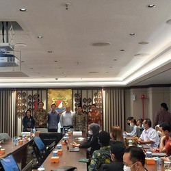 Catat! Ini Tips Aman Pakai Layanan Keuangan Digital dari OJK