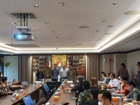 Catat! Ini Tips Aman Pakai Layanan Keuangan Digital dari OJK