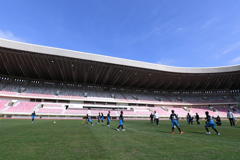Jokowi bermain bola dengan Papua Football Academy (PFA) di Stadion Lukas Enembe, Kabupaten Jayapura, Rabu, 31 Agustus 2022. (Dok: Biro Pers Sekretariat Presiden) Jokowi bermain bola dengan Papua Football Academy (PFA) di Stadion Lukas Enembe, Kabupaten Jayapura, Rabu, 31 Agustus 2022. (Dok: Biro Pers Sekretariat Presiden)