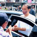 Tiba-tiba Ada Demo di Lokasi Jokowi Bagikan BLT! Ada Apa?