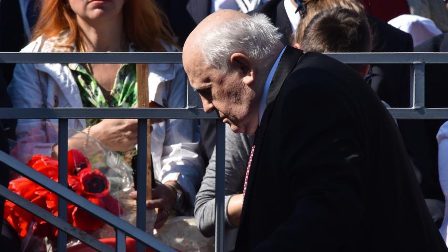 Presiden AS Ronald Reagan pada pertemuan pertamanya dengan mantan pemimpin Soviet Mikhail Gorbachev di Jenewa, Swiss. (REUTERS/Dennis Paquin/File Foto)