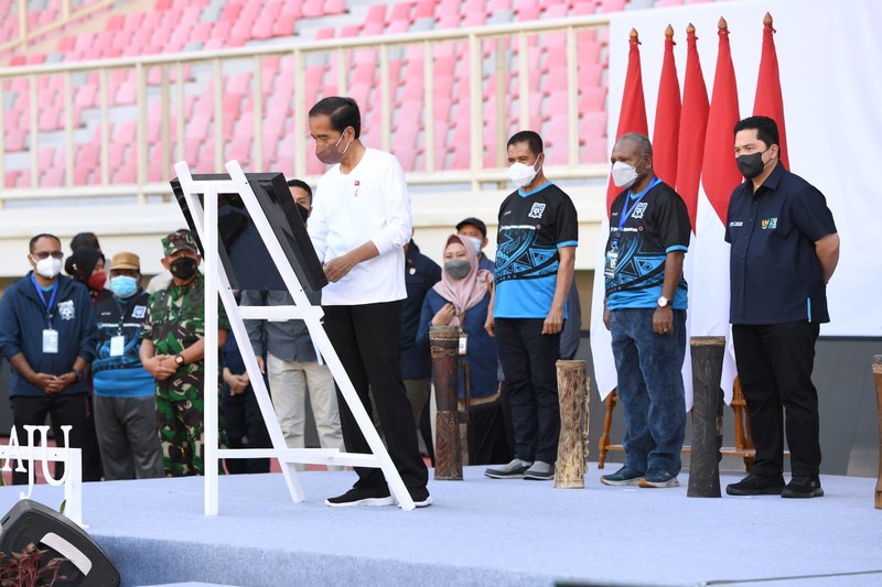 Mengawali kunjungan kerjanya di Provinsi Papua, Presiden Joko Widodo didampingi Ibu Iriana Joko Widodo meluncurkan Papua Football Academy (PFA) di Stadion Lukas Enembe, Kabupaten Jayapura, Rabu, 31 Agustus 2022. (Dok: Sekretariat Presiden)
