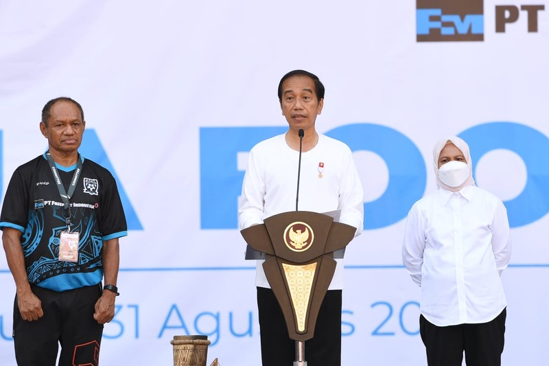Mengawali kunjungan kerjanya di Provinsi Papua, Presiden Joko Widodo didampingi Ibu Iriana Joko Widodo meluncurkan Papua Football Academy (PFA) di Stadion Lukas Enembe, Kabupaten Jayapura, Rabu, 31 Agustus 2022. (Dok: Sekretariat Presiden) Mengawali kunjungan kerjanya di Provinsi Papua, Presiden Joko Widodo didampingi Ibu Iriana Joko Widodo meluncurkan Papua Football Academy (PFA) di Stadion Lukas Enembe, Kabupaten Jayapura, Rabu, 31 Agustus 2022. (Dok: Sekretariat Presiden)