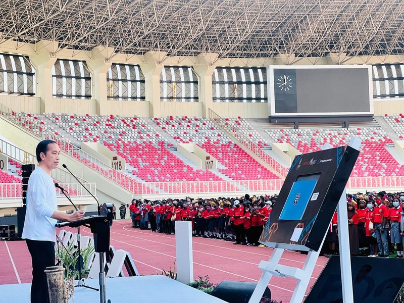 Mengawali kunjungan kerjanya di Provinsi Papua, Presiden Joko Widodo didampingi Ibu Iriana Joko Widodo meluncurkan Papua Football Academy (PFA) di Stadion Lukas Enembe, Kabupaten Jayapura, Rabu, 31 Agustus 2022. (Dok: Sekretariat Presiden)