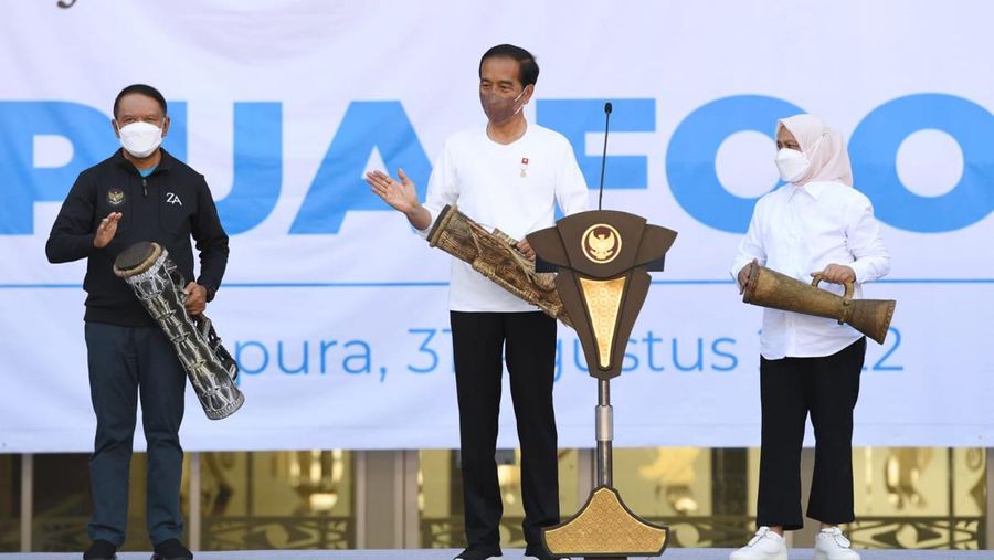 Mengawali kunjungan kerjanya di Provinsi Papua, Presiden Joko Widodo didampingi Ibu Iriana Joko Widodo meluncurkan Papua Football Academy (PFA) di Stadion Lukas Enembe, Kabupaten Jayapura, Rabu, 31 Agustus 2022. (Dok: Sekretariat Presiden)