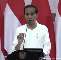 Wanti-wanti Jokowi: Jangan Pakai KUR Buat 'Barang Kenikmatan'