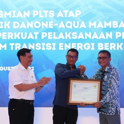 Demi Industri Hijau, PLN Serahkan 800 Unit REC Ke Danone