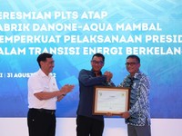 Demi Industri Hijau, PLN Serahkan 800 Unit REC Ke Danone