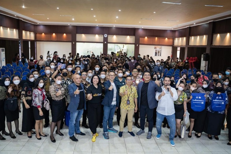 Trans F&B, Allo Bank dan InvestasiKu yang tergabung dalam ekosistem CT Corpora mengadakan seminar dan literasi keuangan dengan tema Tips Makan Hemat Hemat Ala Anak Kampus di Politeknik Pariwisata NHI Bandung yang dihadiri oleh hampir 200 Mahasiswa NHI pada Jumat, 19 Agustus 2022. Ist Trans F&B, Allo Bank dan InvestasiKu yang tergabung dalam ekosistem CT Corpora mengadakan seminar dan literasi keuangan dengan tema Tips Makan Hemat Hemat Ala Anak Kampus di Politeknik Pariwisata NHI Bandung yang dihadiri oleh hampir 200 Mahasiswa NHI pada Jumat, 19 Agustus 2022. Ist