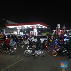 Pak Jokowi, Warga Sudah 'Panic Buying', Pertalite Jadi Naik?