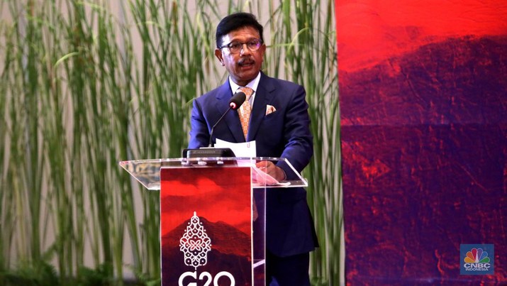Johnny G Plate, Menteri Komunikasi dan Informatika Indonesia dalam acara Kelompok Kerja Ekonomi Digital Group of Twenty atau Digital Economy Working Group (4th DEWG Meeting) G20 pada 29 Agustus 2022 - 1 September 2022 di Hotel Mulia Resort Nusa Dua, Bali, Kamis (1/9/2022). (CNBC Indonesia/Muhammad Sabki) Johnny G Plate, Menteri Komunikasi dan Informatika Indonesia dalam acara Kelompok Kerja Ekonomi Digital Group of Twenty atau Digital Economy Working Group (4th DEWG Meeting) G20 pada 29 Agustus 2022 - 1 September 2022 di Hotel Mulia Resort Nusa Dua, Bali, Kamis (1/9/2022). (CNBC Indonesia/Muhammad Sabki)