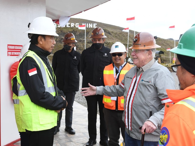 Presiden Joko Widodo dan Ibu Iriana Joko Widodo meninjau Tambang Grasberg milik PT Freeport Indonesia (PTFI) di Distrik Tembagapura, Kabupaten Mimika pada Kamis, 1 September 2022. Di Grasberg, Presiden dan Ibu Iriana mengunjungi Museum Bunaken untuk mendapatkan penjelasan tentang sejarah pertambangan PTFI. (Dok: Biro Pers Sekretariat Presiden)