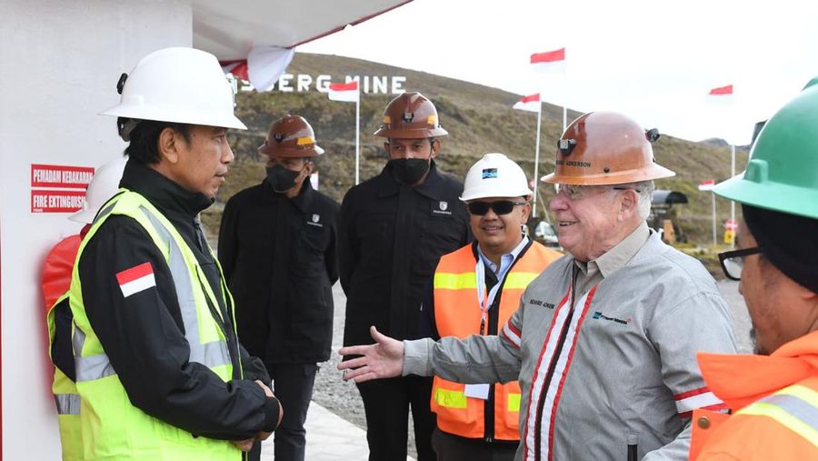 Presiden Joko Widodo dan Ibu Iriana Joko Widodo meninjau Tambang Grasberg milik PT Freeport Indonesia (PTFI) di Distrik Tembagapura, Kabupaten Mimika pada Kamis, 1 September 2022. Di Grasberg, Presiden dan Ibu Iriana mengunjungi Museum Bunaken untuk mendapatkan penjelasan tentang sejarah pertambangan PTFI. (Dok: Biro Pers Sekretariat Presiden)