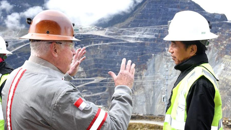 Presiden Joko Widodo dan Ibu Iriana Joko Widodo meninjau Tambang Grasberg milik PT Freeport Indonesia (PTFI) di Distrik Tembagapura, Kabupaten Mimika pada Kamis, 1 September 2022. Di Grasberg, Presiden dan Ibu Iriana mengunjungi Museum Bunaken untuk mendapatkan penjelasan tentang sejarah pertambangan PTFI. (Dok: Biro Pers Sekretariat Presiden)