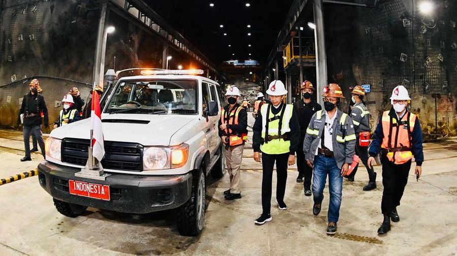 Presiden Joko Widodo dan Ibu Negara Iriana Joko Widodo melihat langsung proses dan aktivitas penambangan bawah tanah yang terletak di Grasberg Block Cave (GBC) underground, Kabupaten Mimika. Presiden dan rombongan tiba di lokasi tersebut pada Kamis, 1 September 2022 sekitar pukul 11.15 Waktu Indonesia Timur (WIT). (Dok: Biro Pers Sekretariat Presiden)