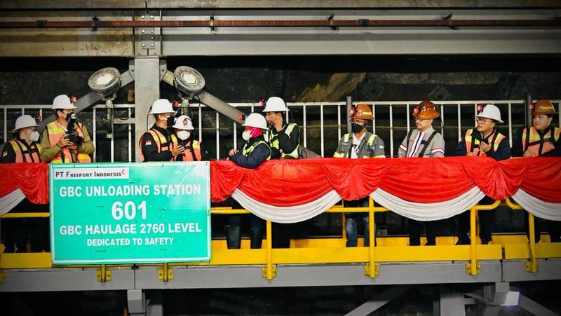Dalam perjalanan menuju pertambangan bawah tanah, Kamis 1 September 2022, Presiden singgah di Deep Mill Level Zone (DMLZ) underground, Kabupaten Mimika. Di tempat itulah terdapat Masjid Al Baabul Munawwar dan Gereja Oikumene Soteria. (Dok: Biro Pers Sekretariat Presiden)