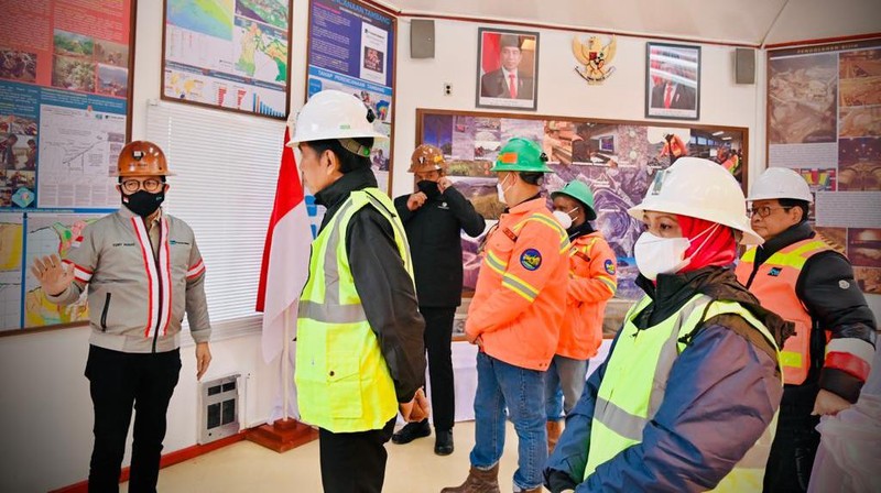 Presiden Joko Widodo dan Ibu Iriana Joko Widodo bersama rombongan dengan mengendarai kendaraan roda empat menuju Tambang Grasberg milik PT Freeport Indonesia (PTFI) di Distrik Tembagapura, Kabupaten Mimika pada Kamis, 1 September 2022 pukul 07.00 Waktu Indonesia Timur (WIT). (Dok: Biro Pers Sekretariat Presiden)