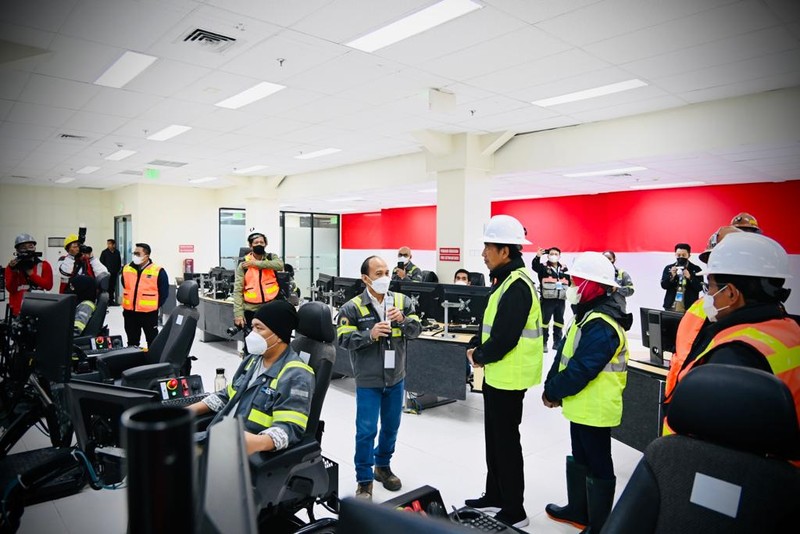 Presiden Joko Widodo dan Ibu Iriana Joko Widodo meninjau Tambang Grasberg milik PT Freeport Indonesia (PTFI) di Distrik Tembagapura, Kabupaten Mimika pada Kamis, 1 September 2022. Di Grasberg, Presiden dan Ibu Iriana mengunjungi Museum Bunaken untuk mendapatkan penjelasan tentang sejarah pertambangan PTFI. (Dok: Biro Pers Sekretariat Presiden) Presiden Joko Widodo dan Ibu Iriana Joko Widodo meninjau Tambang Grasberg milik PT Freeport Indonesia (PTFI) di Distrik Tembagapura, Kabupaten Mimika pada Kamis, 1 September 2022. Di Grasberg, Presiden dan Ibu Iriana mengunjungi Museum Bunaken untuk mendapatkan penjelasan tentang sejarah pertambangan PTFI. (Dok: Biro Pers Sekretariat Presiden)