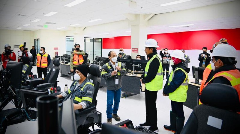 Presiden Joko Widodo dan Ibu Iriana Joko Widodo meninjau Tambang Grasberg milik PT Freeport Indonesia (PTFI) di Distrik Tembagapura, Kabupaten Mimika pada Kamis, 1 September 2022. Di Grasberg, Presiden dan Ibu Iriana mengunjungi Museum Bunaken untuk mendapatkan penjelasan tentang sejarah pertambangan PTFI. (Dok: Biro Pers Sekretariat Presiden)