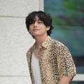 Bikin Tersentuh! V BTS Danai Perawatan Anjing Liar di Meksiko