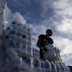Astaga! Ahli Temukan 250.000 Nanoplastik di Botol Kemasan