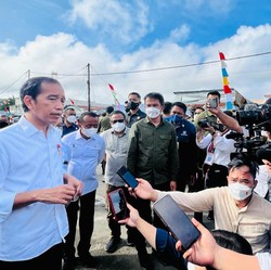 Banjir Duit! Tak Cuma Sebar BLT BBM, Jokowi Juga Bagikan Ini