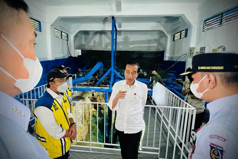 Presiden Joko Widodo meninjau Sistem Penyediaan Air Minum (SPAM) Weymomolin, Tanimbar selatan, Kabupaten Kepulauan Tanimbar, Provinsi Maluku, Jumat, 2 September 2022. (Dok: Biro Pers Sekretariat Presiden)