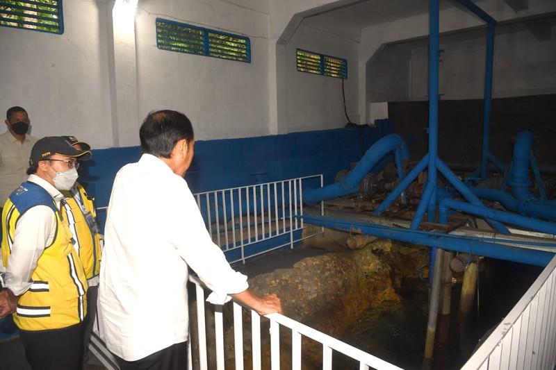 Presiden Joko Widodo meninjau Sistem Penyediaan Air Minum (SPAM) Weymomolin, Tanimbar selatan, Kabupaten Kepulauan Tanimbar, Provinsi Maluku, Jumat, 2 September 2022. (Dok: Biro Pers Sekretariat Presiden)